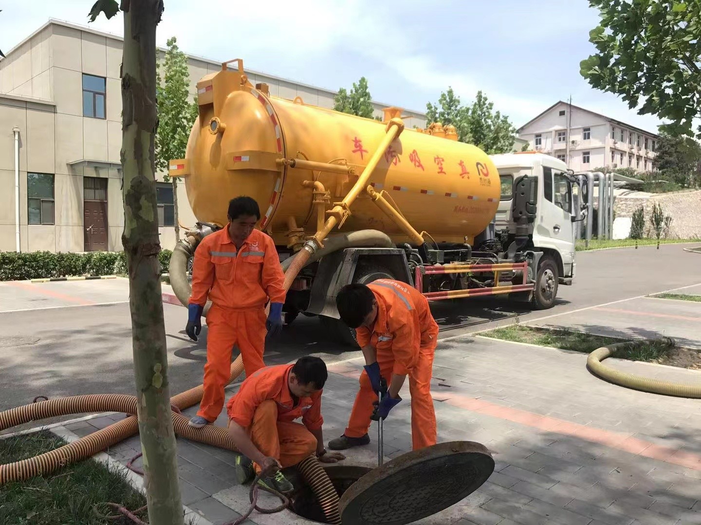 塔什库尔干化粪池清理与5-8吨吸粪车施工效率分析